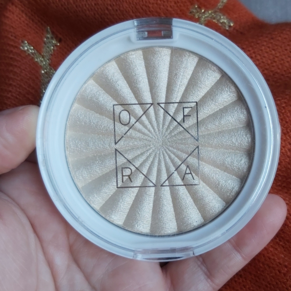 Ofra highlighter star island